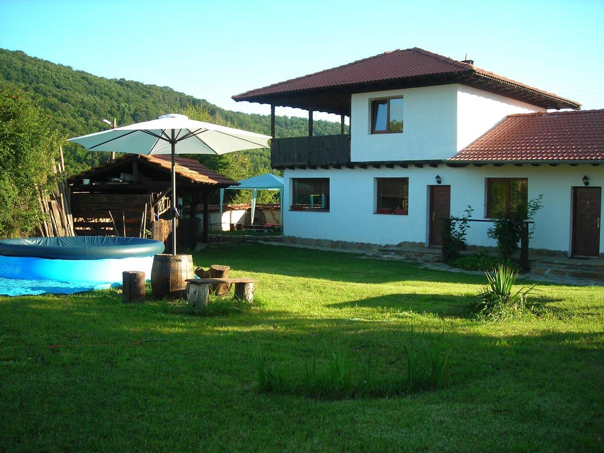 Guest House Yana Tŭrkasheni Exteriör bild