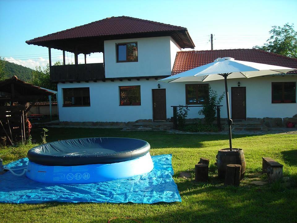 Guest House Yana Tŭrkasheni Exteriör bild